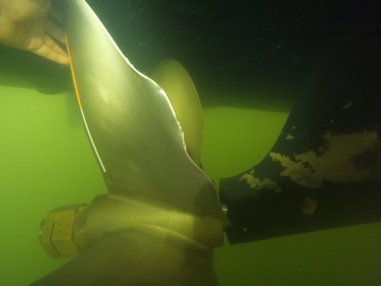 Boat propeller repair and pulling service